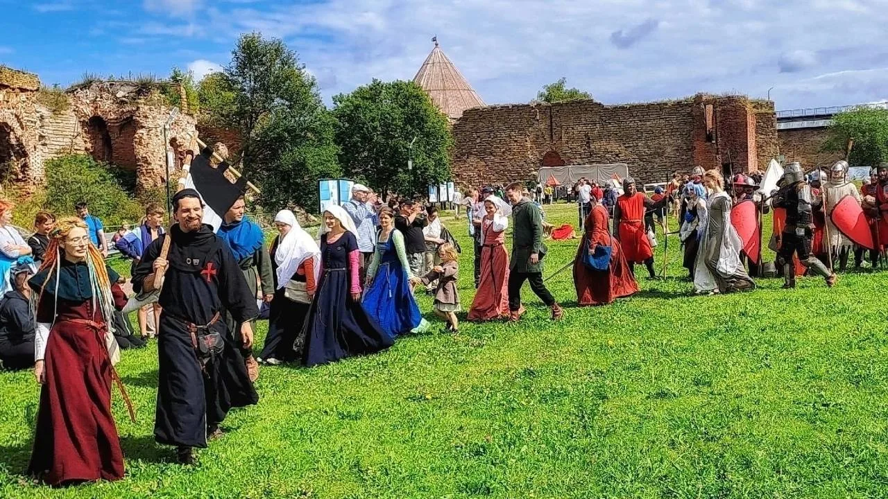 🏰 Едем на средневековый фестиваль «Былинный остров» в крепость Орешек

💰Взр – 400₽, дети до 7 лет 