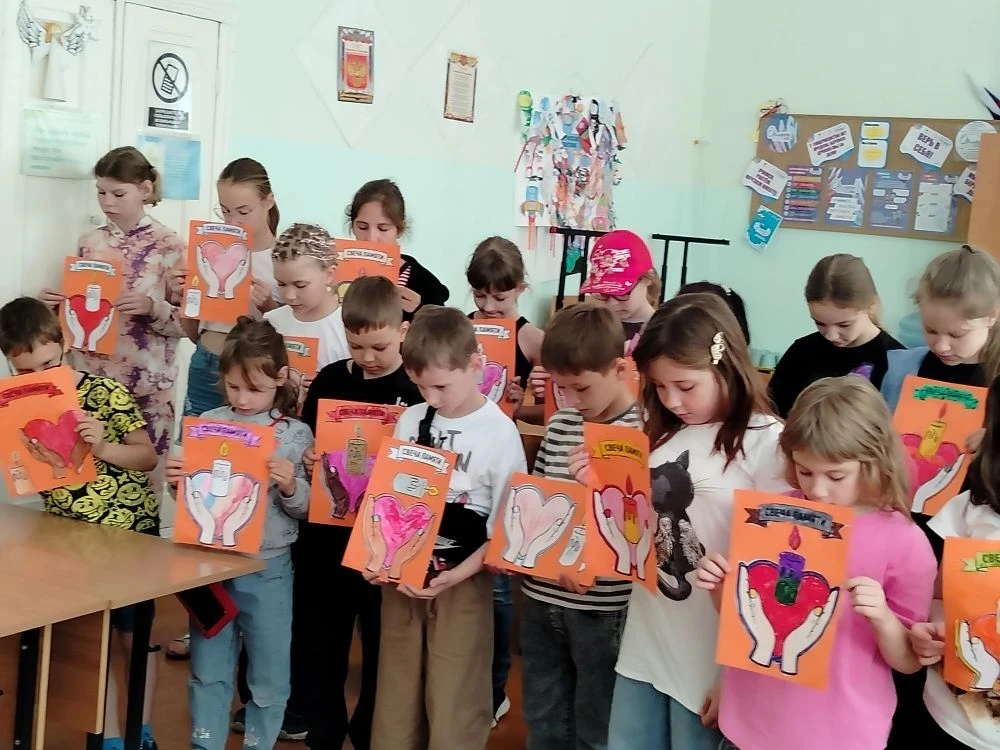 Сегодня в нашем лагере состоялся мастер‑класс «Свеча Памяти» 🕯️, под руководством педа...
