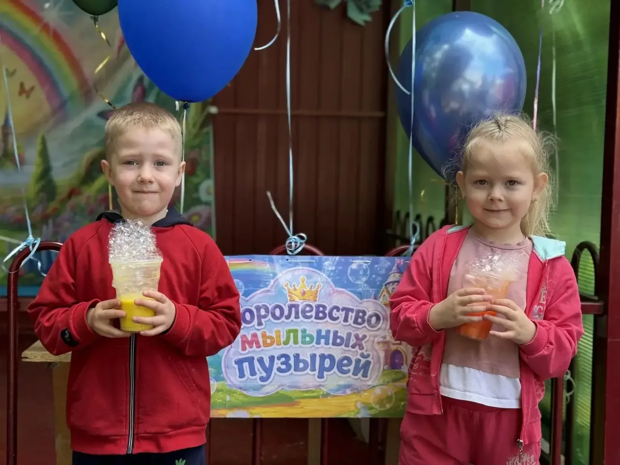 🌟Волшебство мыльных пузырей!🌟

В рамках «Фестиваля детства» воспитанники средней группы №1 окунули