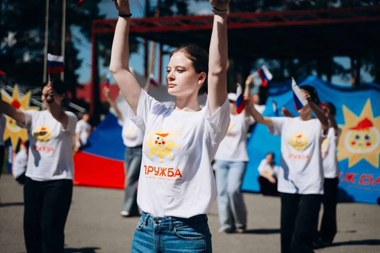 🇷🇺 С Днём России, страна! 
В Детском спортивно-оздоровительном лагере «Дружба» прошла торжественна