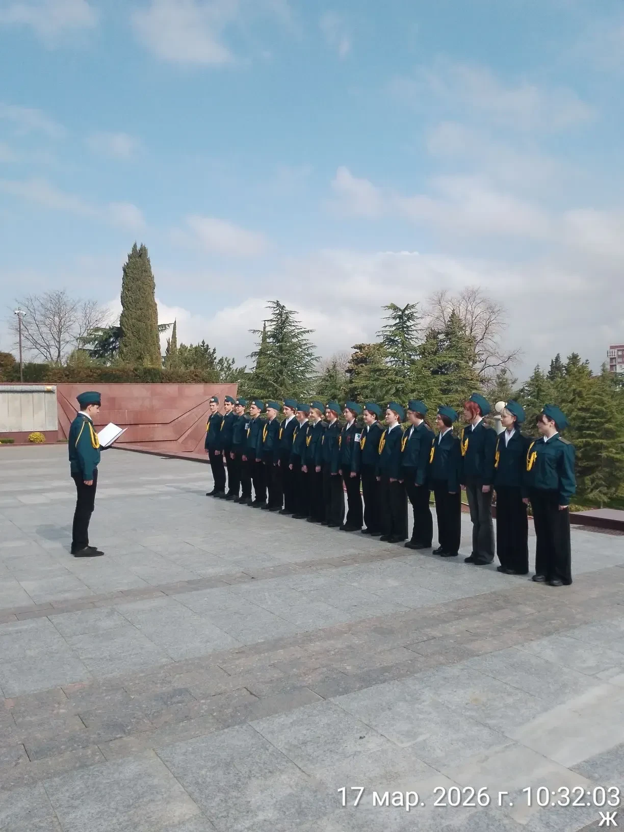 🇷🇺Учащиеся нашей школы получили уникальную возможность — нести Почетную вахту на Посту № 1.   🇷🇺Стоя