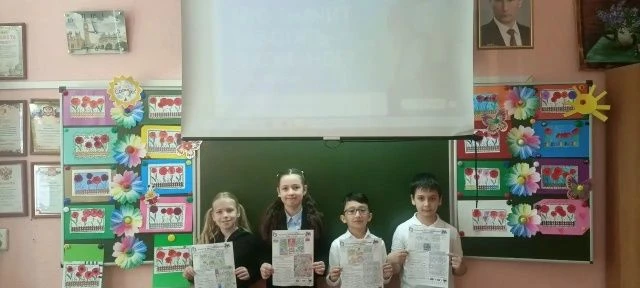 Линейка поднятия флага начала учебную неделю в нашей гимназии!  Почётное право заслужили ученики 6 «