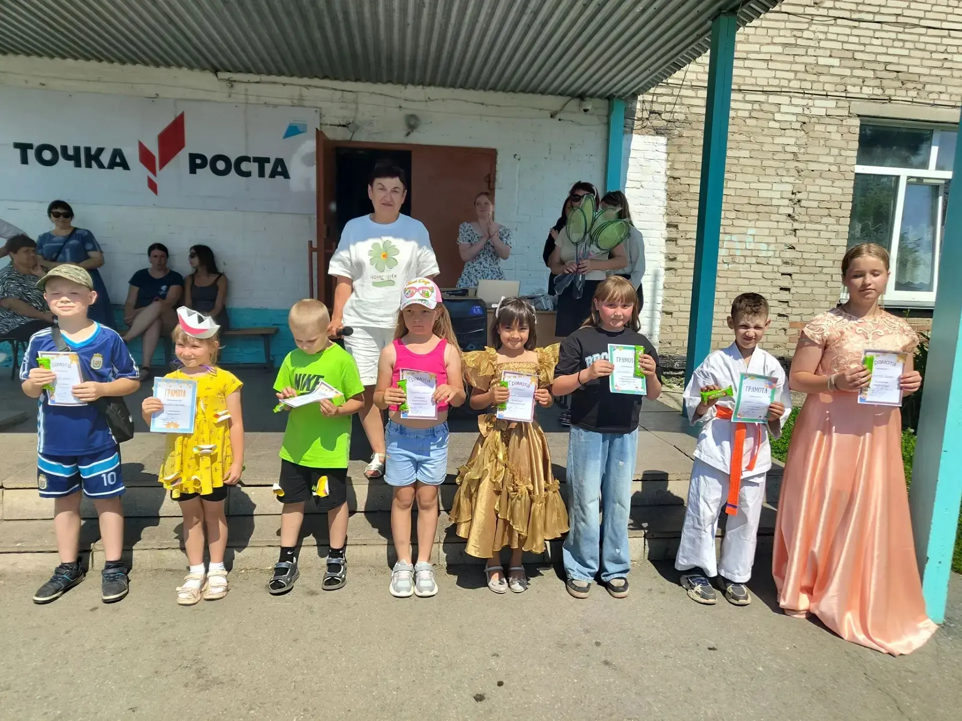 ЛЕТНИЙ МАРАФОН ДОБРА

1️⃣1️⃣день.
День начился с бодрой зарядки под новые песни🎵! 
Сегодня состоялс