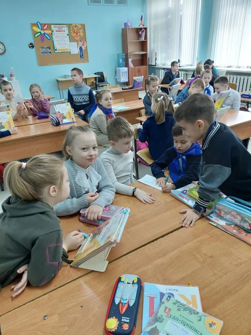🎉 Как насыщенно и ярко прошла наша предметная неделя в 1б! 🎉  С 15 по 19 ноября мы окунулись в мир л