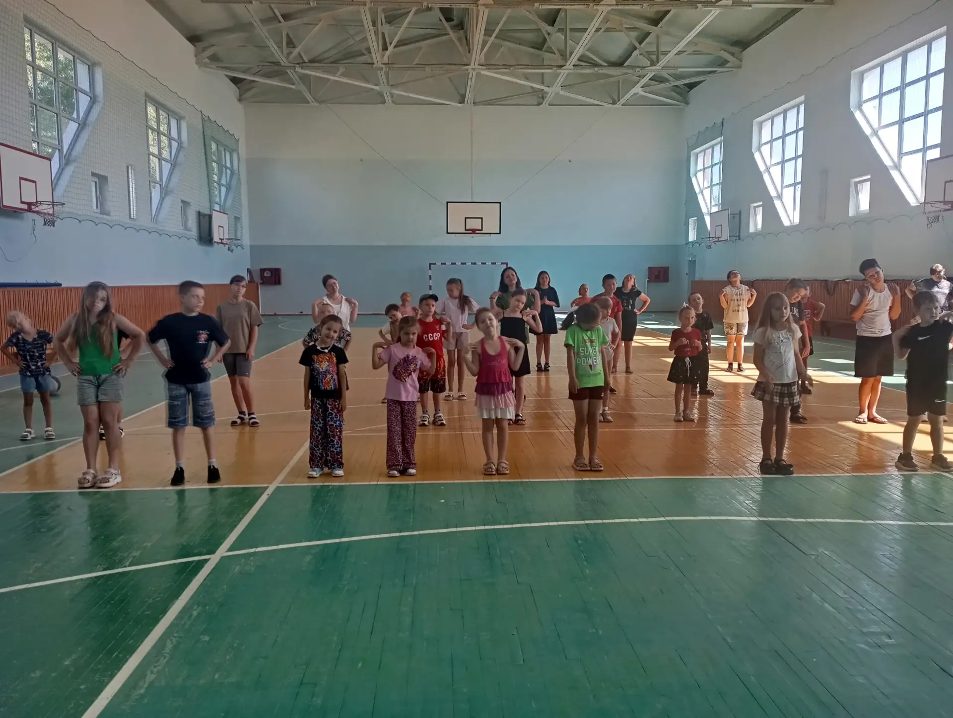 День третий: «Рисуй, Россия!» —
творческий и познавательный день в
лагере «Солнышко»
Третий день наш