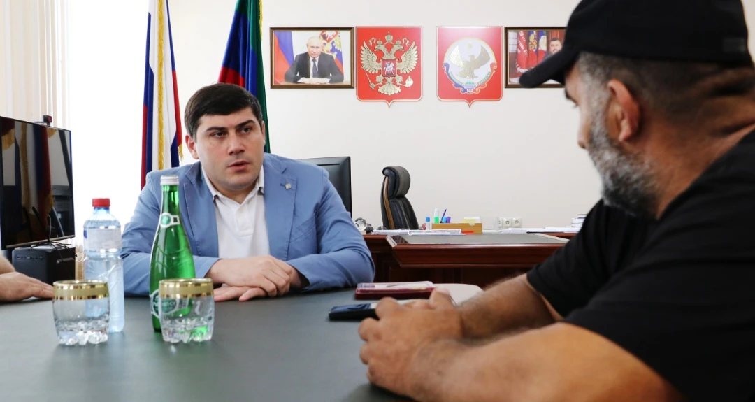 Глава Кайтагского района вручил участнику СВО медаль Министерства обороны РФ