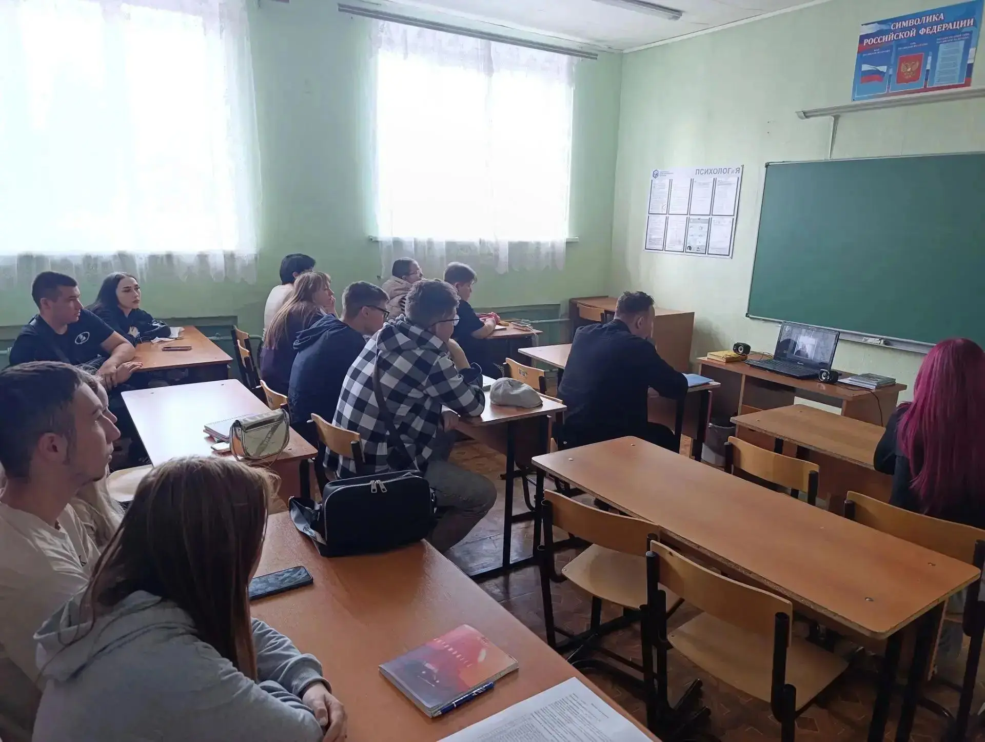 Безопасность в один клик: студенты колледжа изучили механику работы сетевых вербовщиков...