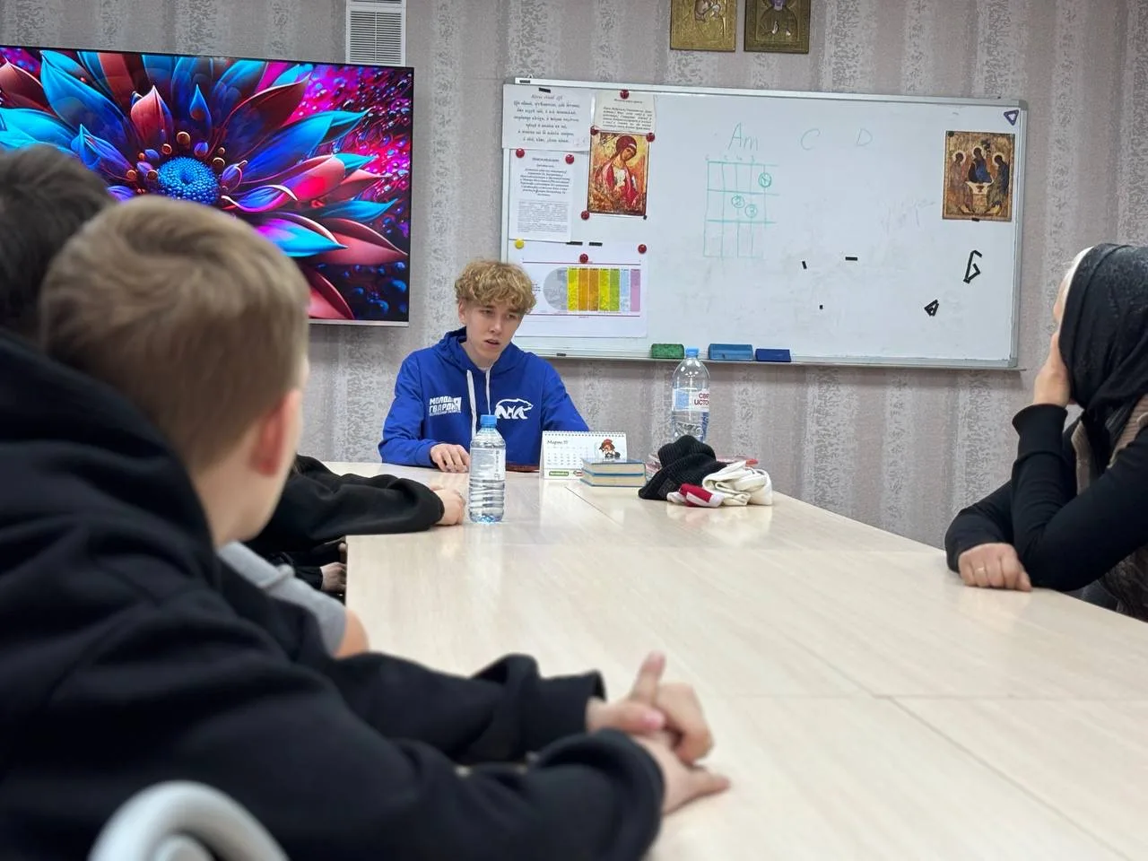 Активисты Зеленодольского местного отделения «Молодой Гвардии Единой России» в рамках м...