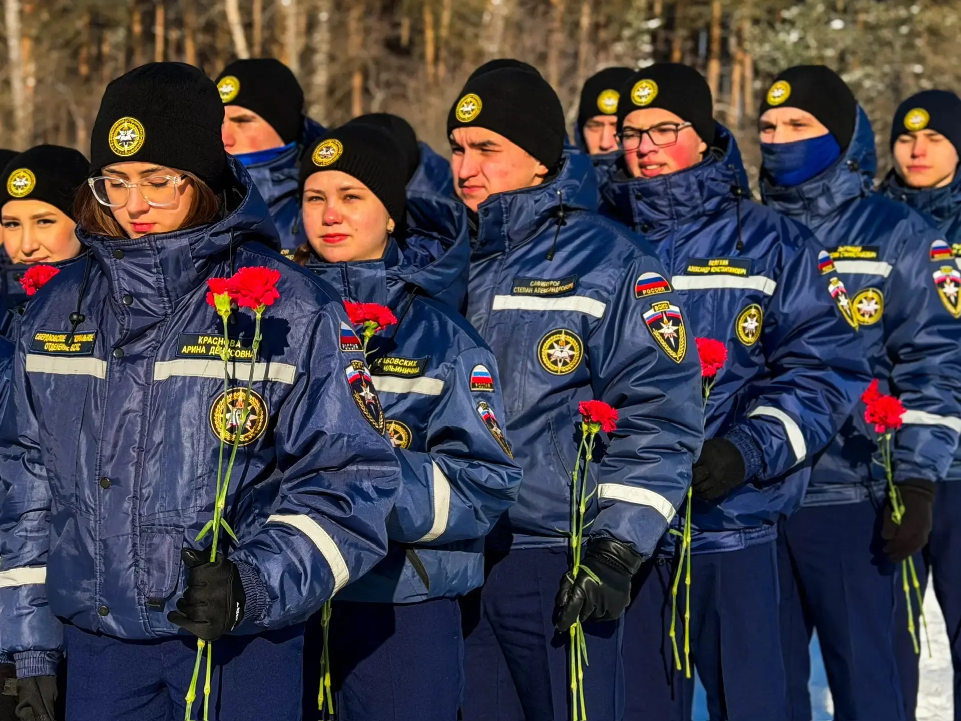 🥀 В рамках акции "Цветы у Обелиска" добровольцы Всероссийского студенческого корпуса спасателей СОМК