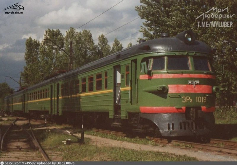 Электричка Панки-Дзержинский. Четырехвагонный ЭР2-1019