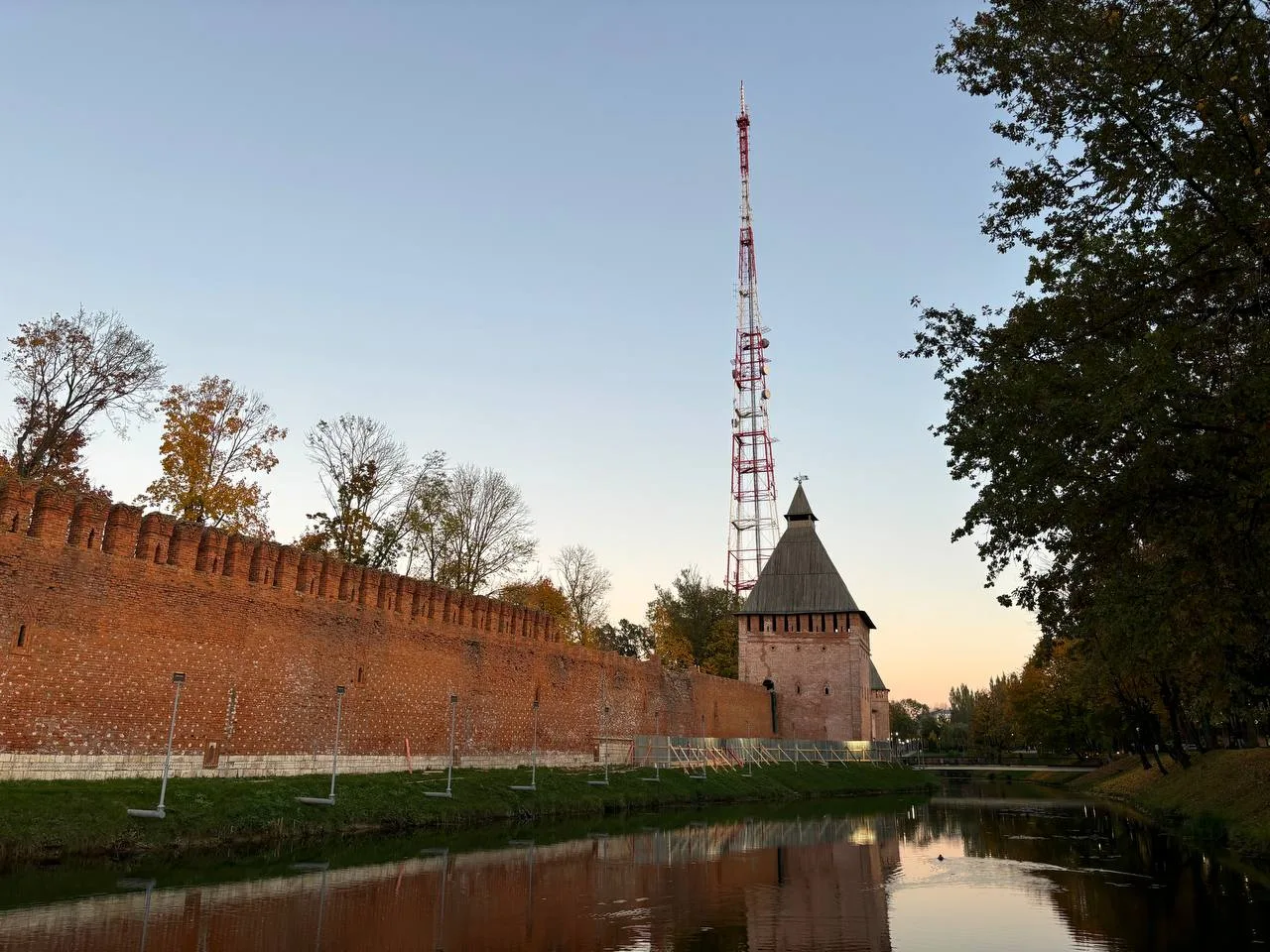 Смоленская телебашня включит праздничную подсветку в День флага