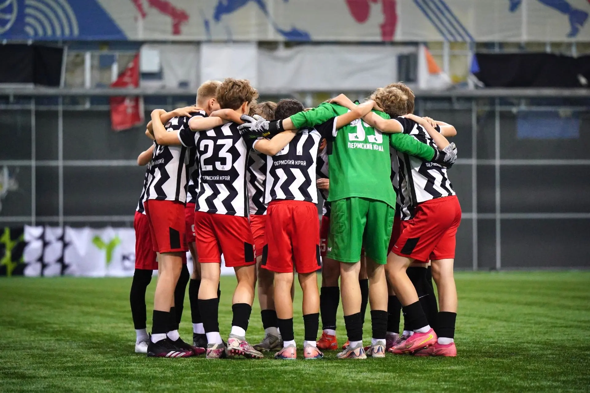 Уступаем "Звезде-2013" в матче Первенства УиЗС⚽

Матч команд 2013 г.р. закончился со счетом 1:2.