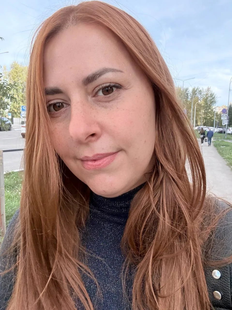 Спросила у ИИ: “Подбери цвет волос под мой цветотип”. Он выдал вариант — почти как у ме...