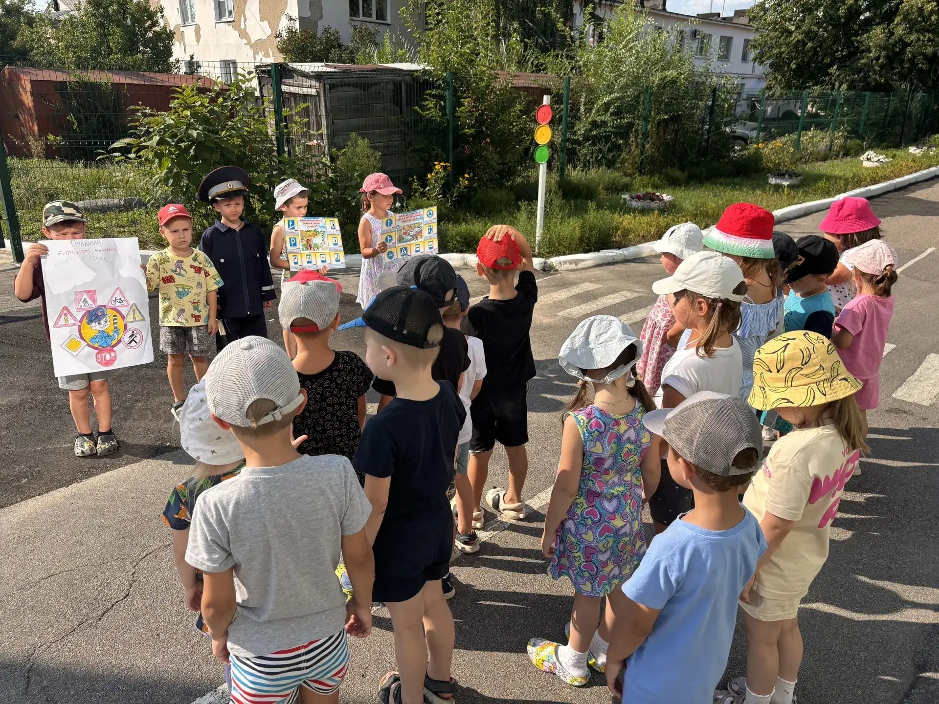 В нашем детском саду активно ведётся работа по формированию у детей навыков безопасного...