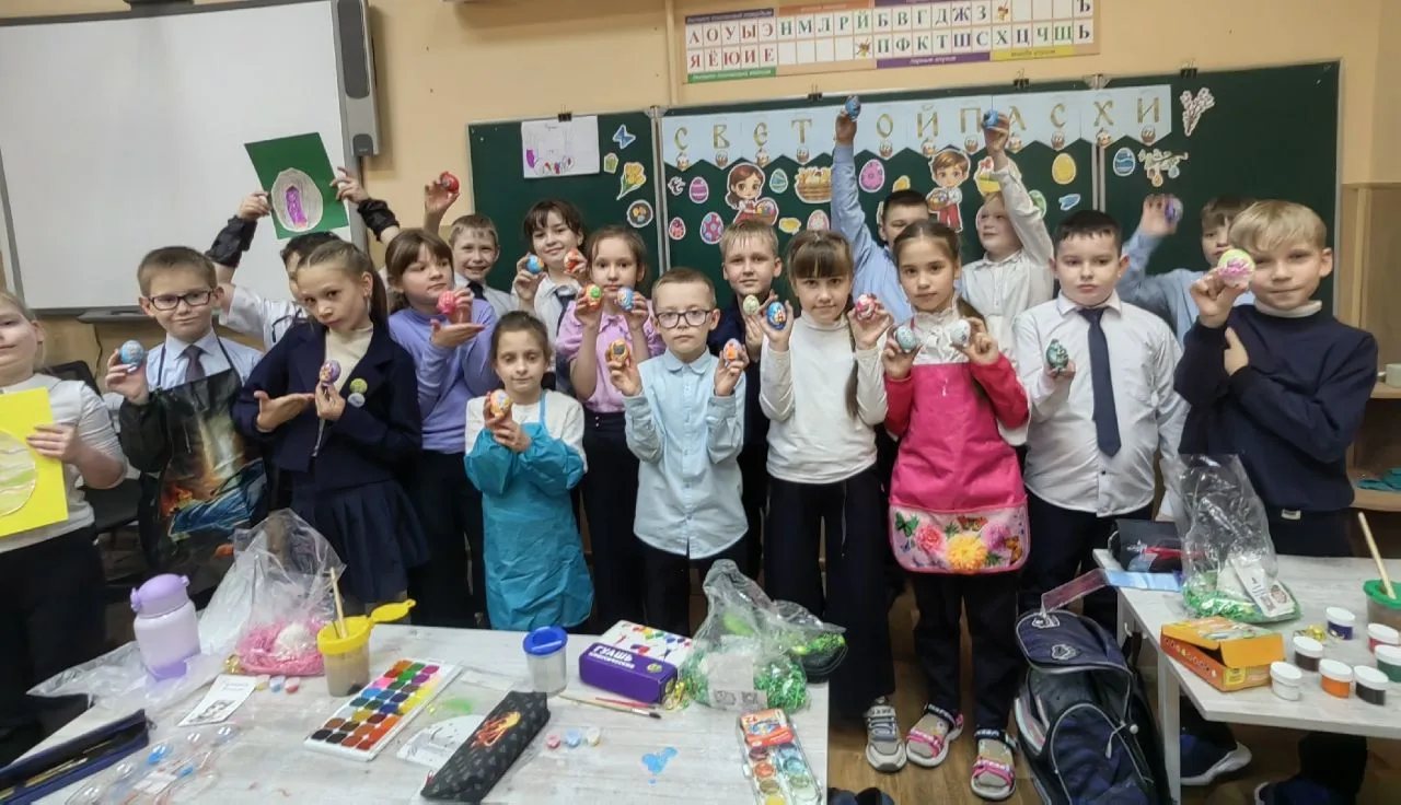 В преддверии светлого праздника Пасхи во 2Б классе царила удивительная атмосфера творчества и добра.