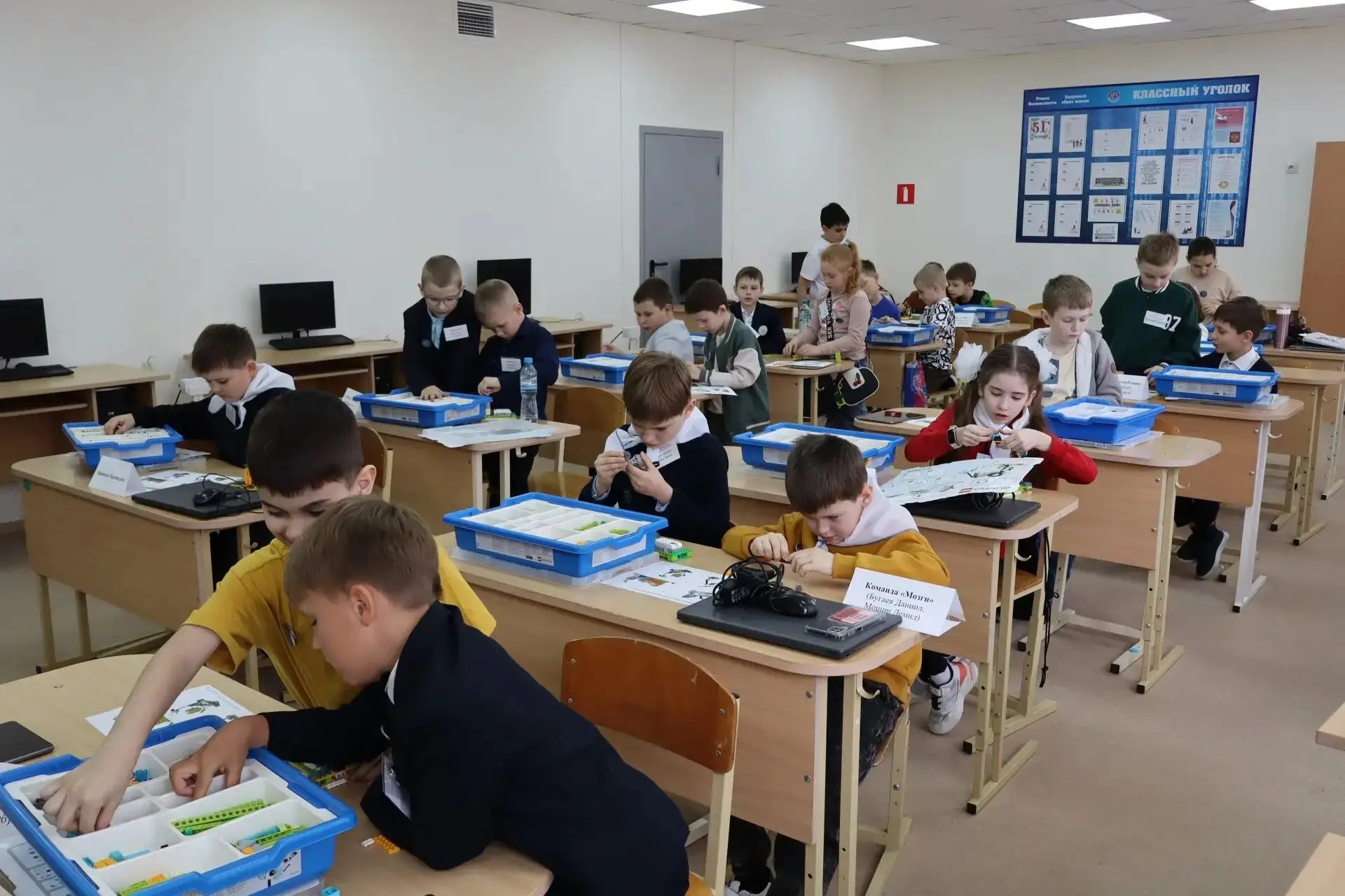 🧑‍💻В Липецке проходит городской фестиваль «Старт в цифру»  Первыми стали соревнования по робототехни