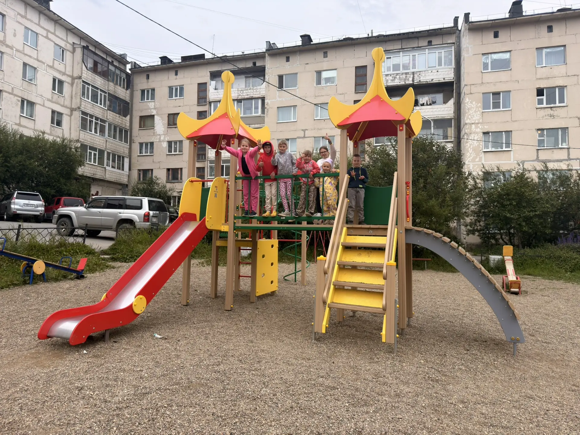 У дома № 25/21 на Портовой — новая детская площадка готова!