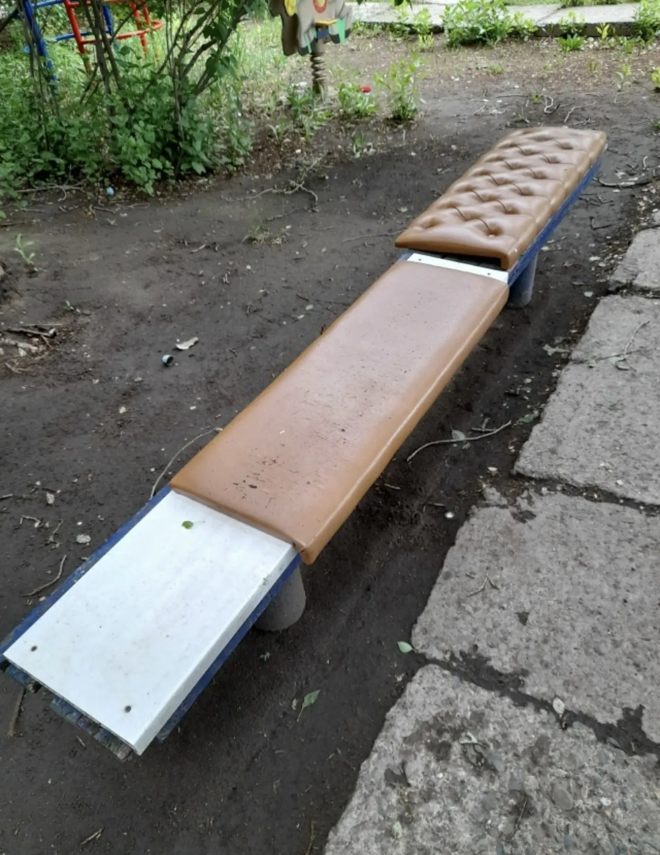 Как лавочки вновь всех поссорили😡