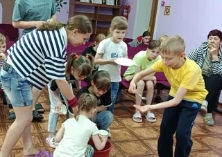 «Праздник первых: Встреча лета с улыбкой!»