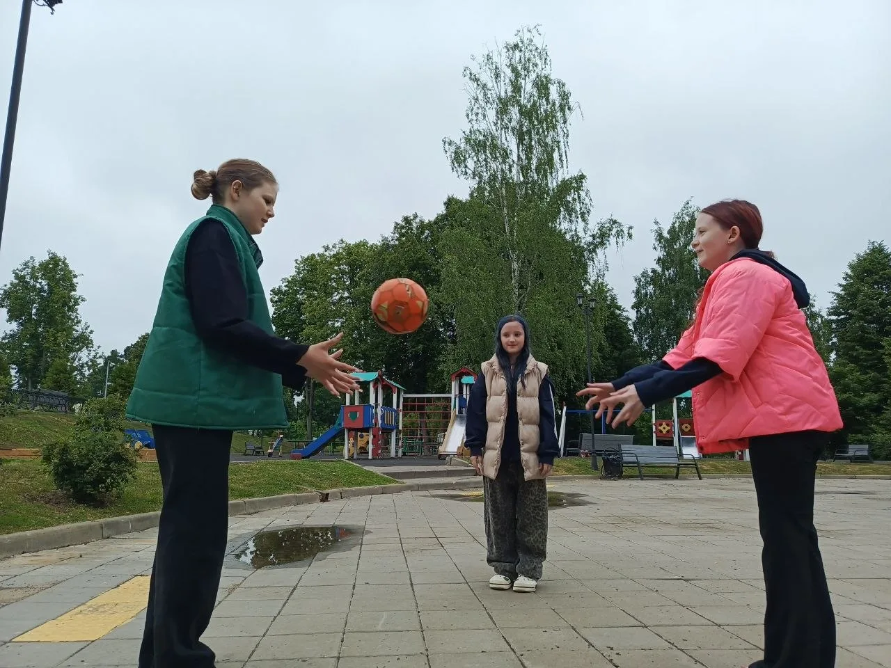 Подвижные игры в парке "Покровский" проходят каждые выходные🏀

#Хотьково #ПаркПокровский #СпортВпар