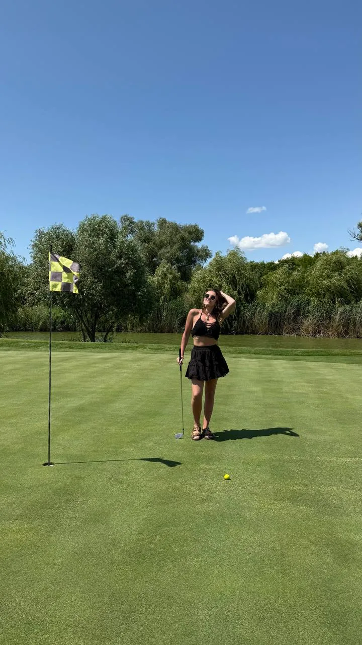 Сегодня играю в гольф 🏌🏽‍♀️. Раньше не понимала, что в этом интересного, но после пер...