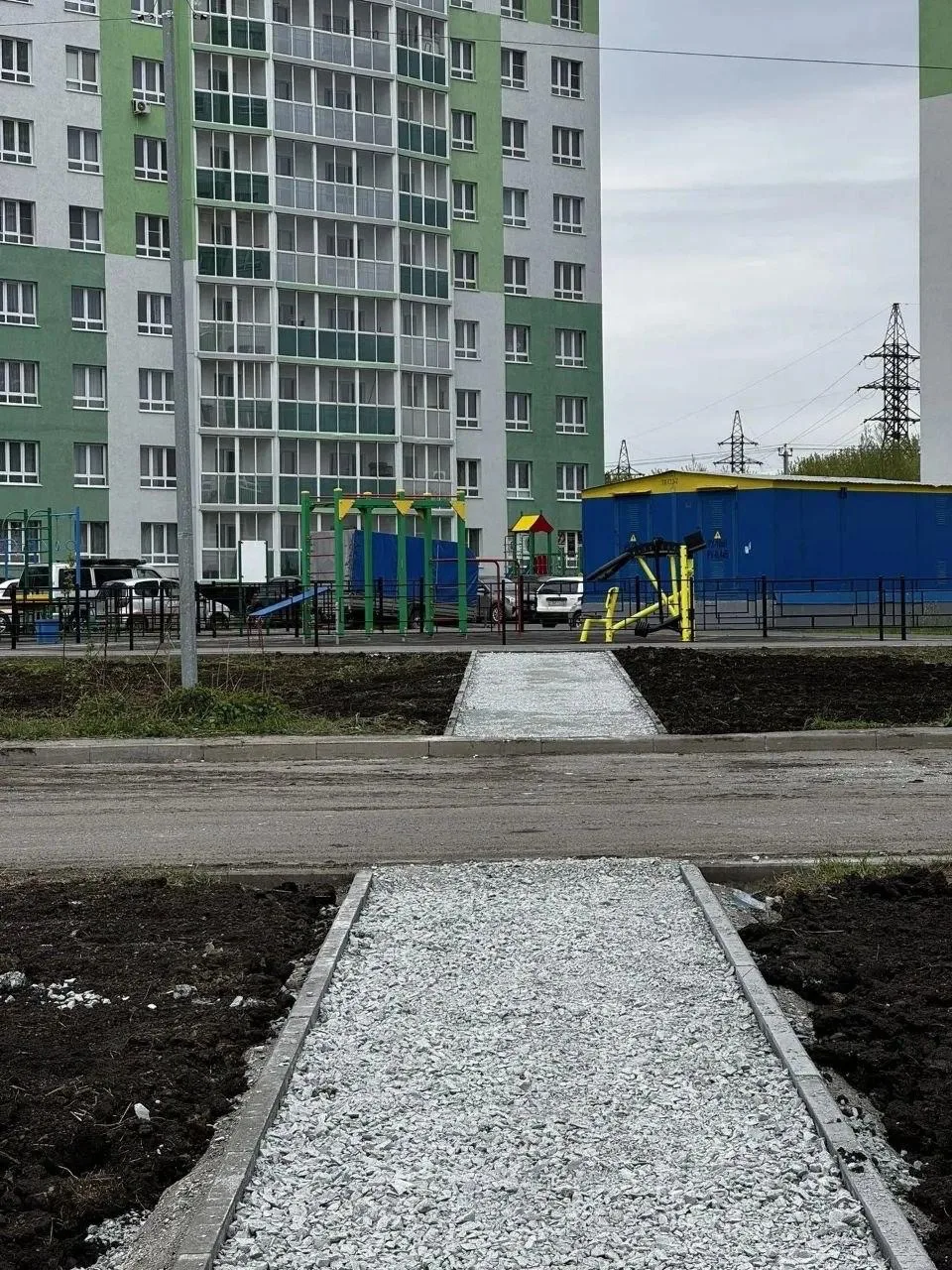 😍Сквер Молодожёнов продолжают благоустраивать  В Рудничном районе продолжается обновление сквера Мол