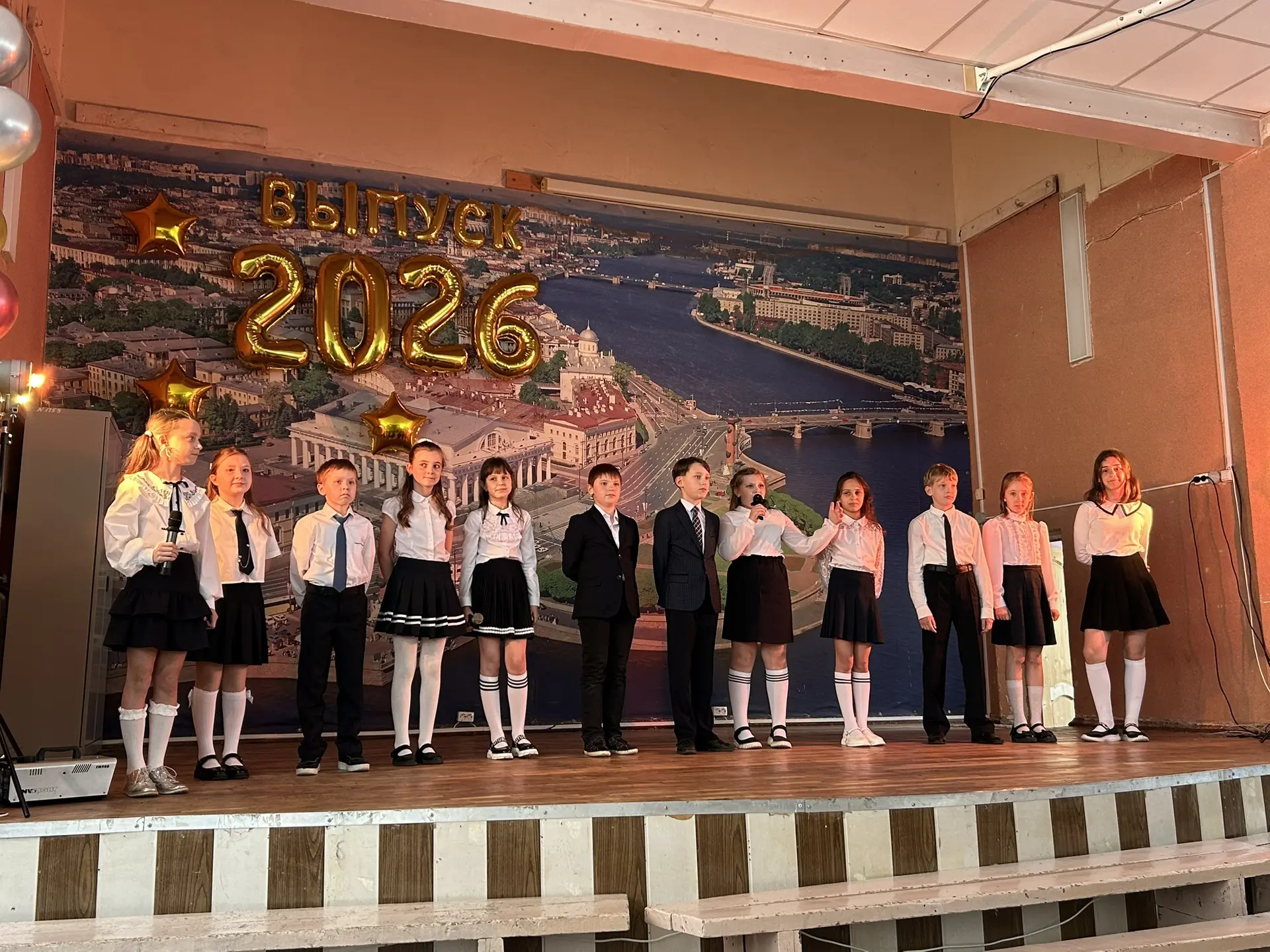 Последний звонок у 11-х классов: праздник воспоминаний и надежд.  🎉 Вчера в нашем лицее прошёл долго
