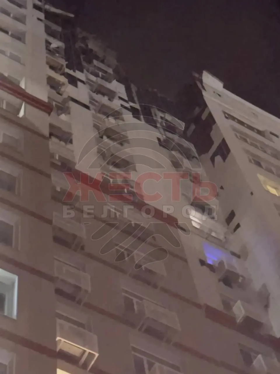 Машины завалило бетоном после прилёта в одну из многоэтажек Белгорода