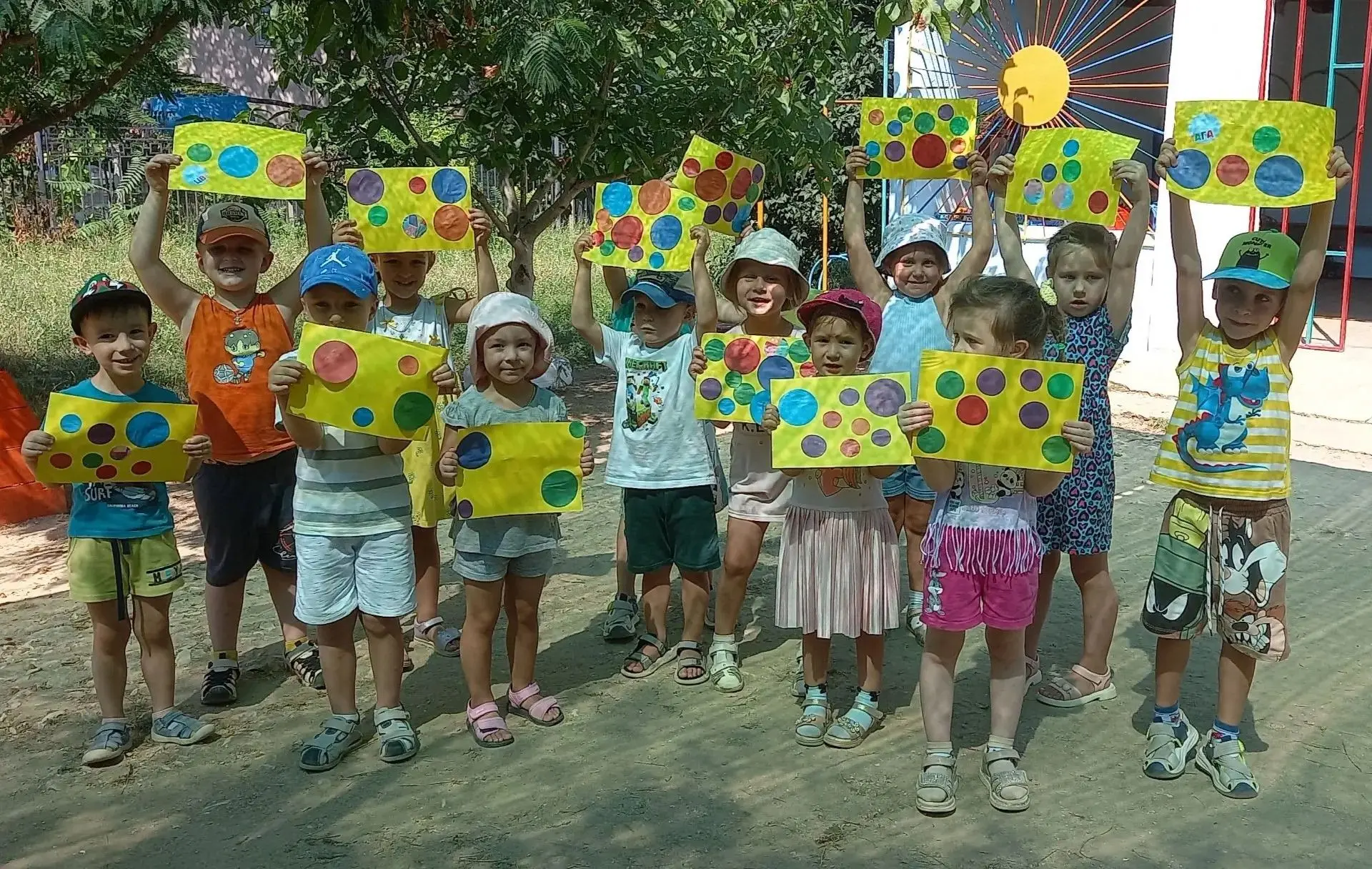 Неделя спортивных игр в младшей группе: весёлые мячики на бумаге ⚽🎨