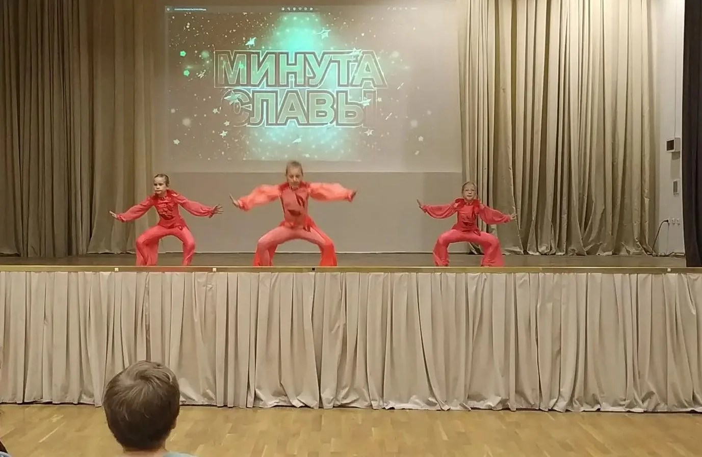 «Минута славы» в лагере «Флагман»: юные таланты зажгли на сцене!
В летнем оздоровительном лагере «Фл
