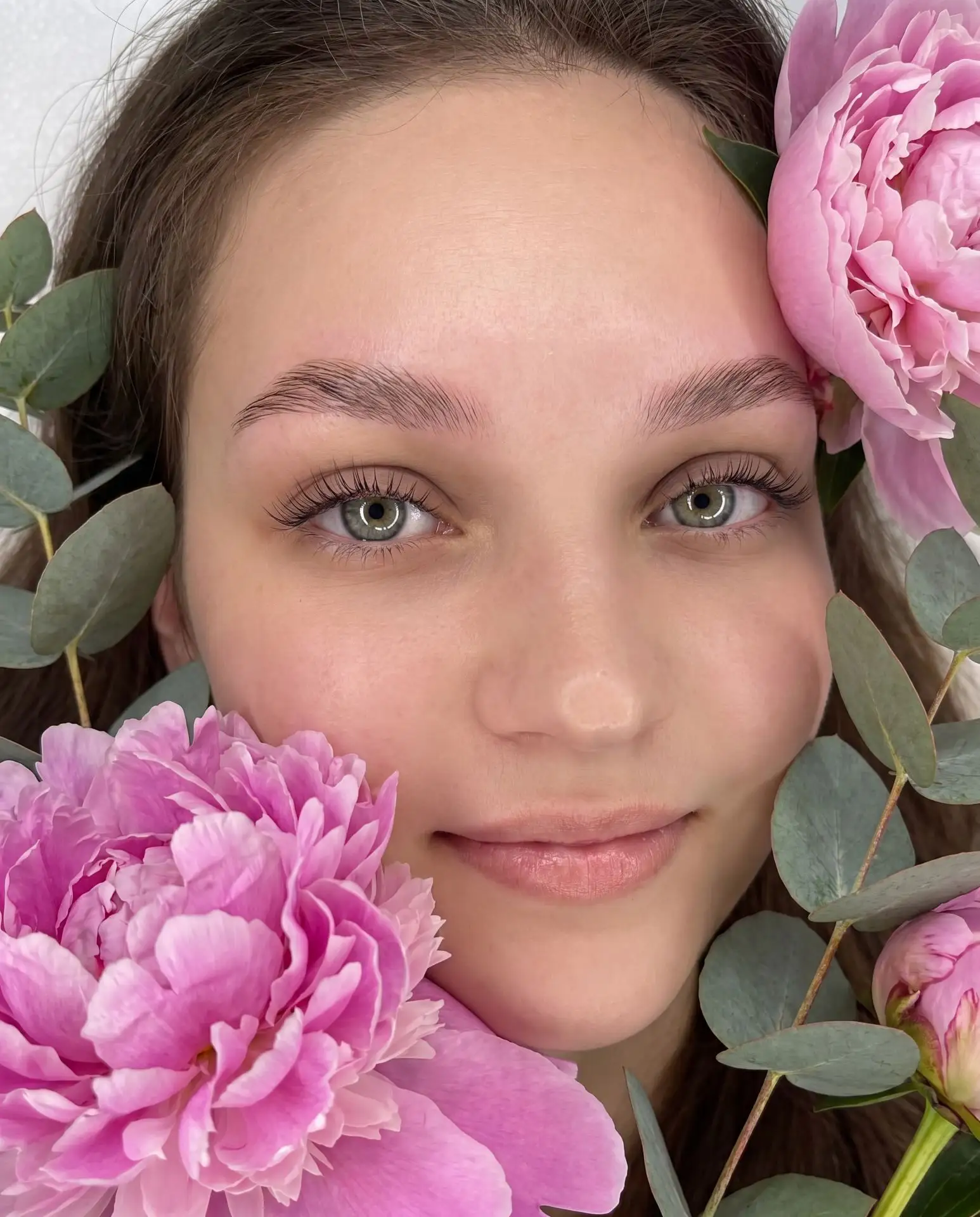 Брови, которые работают на ваше лицо 🌿 

Правильно оформленные брови: 
✨ Меняют черты лица сильнее 