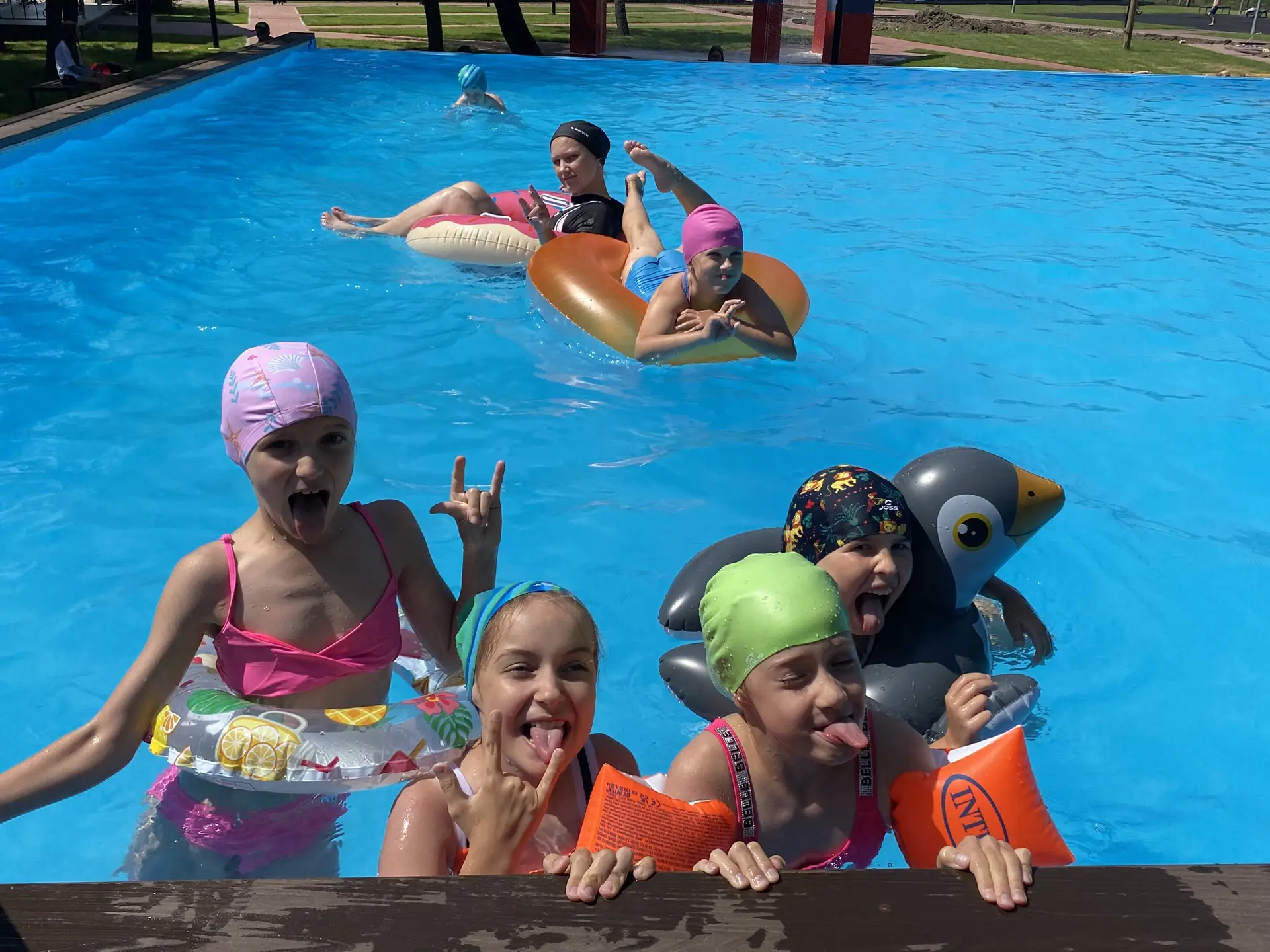 🌊 День в бассейне — это всегда море эмоций и брызг! 💦