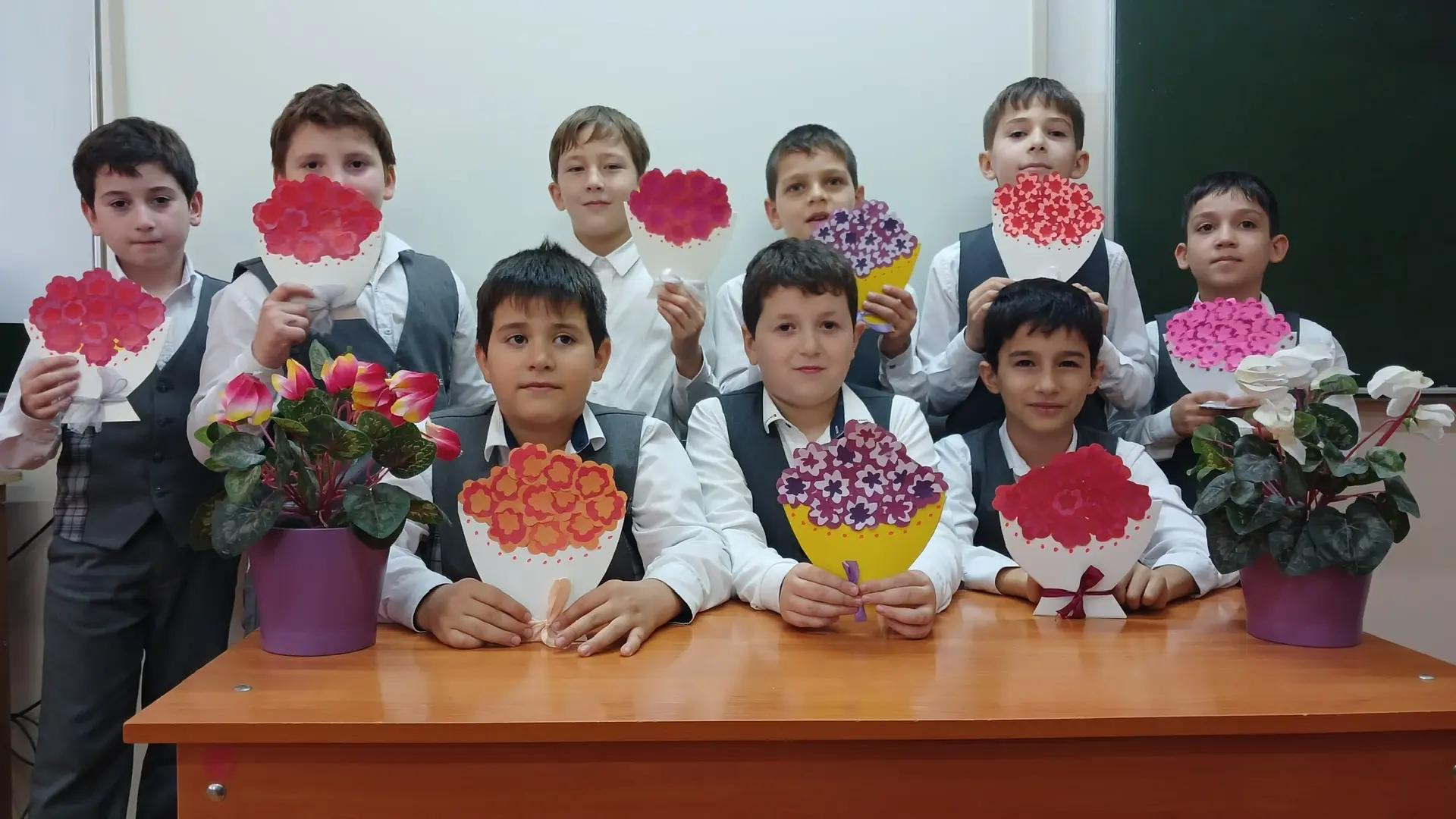 В нашей школе праздновали самый тёплый и добрый праздник — День матери!   На этой неделе в МБОУ СОШ 