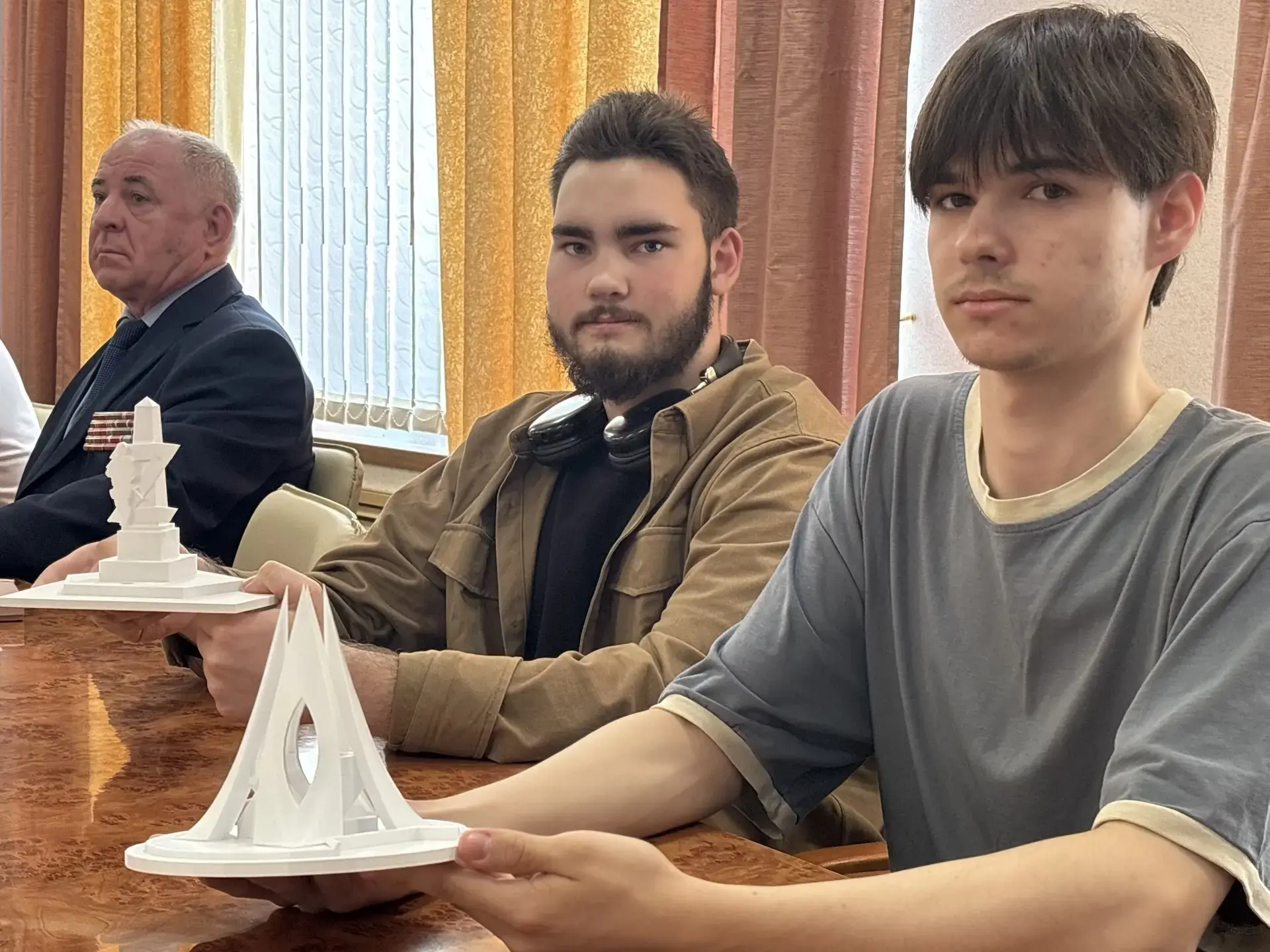 🇷🇺Студенты ВлГУ подготовили проекты мемориала участникам СВО. Поддержим инициативу в ...