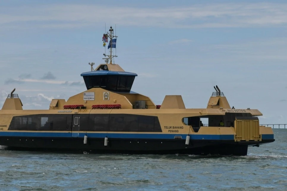 🇲🇾⚓⛴ Столкновение танкера и парома в акватории порта Пенанг