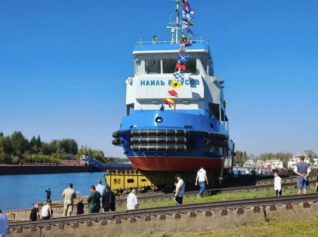 Под Томском спустили на воду буксир для работы на Таймыре