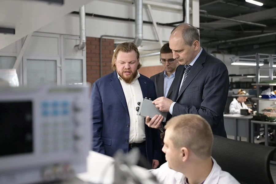 Губернатор Денис Паслер оценил наработки уральского производителя беспилотных систем авиации - компа