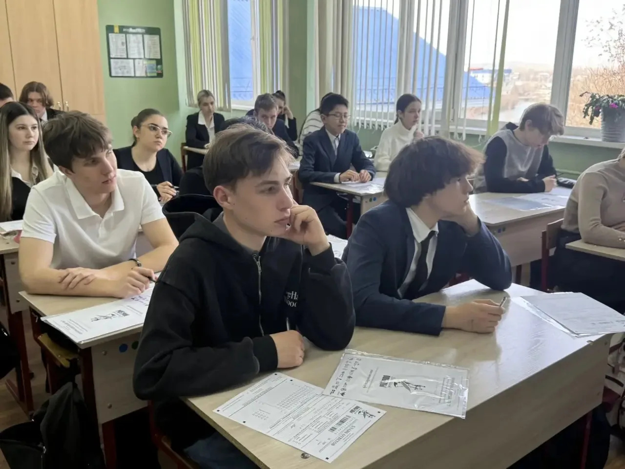 🕯️ Помним историю, чтобы строить будущее!  📚Сегодня в стенах нашей школы прошел «Диктант Победы» — м