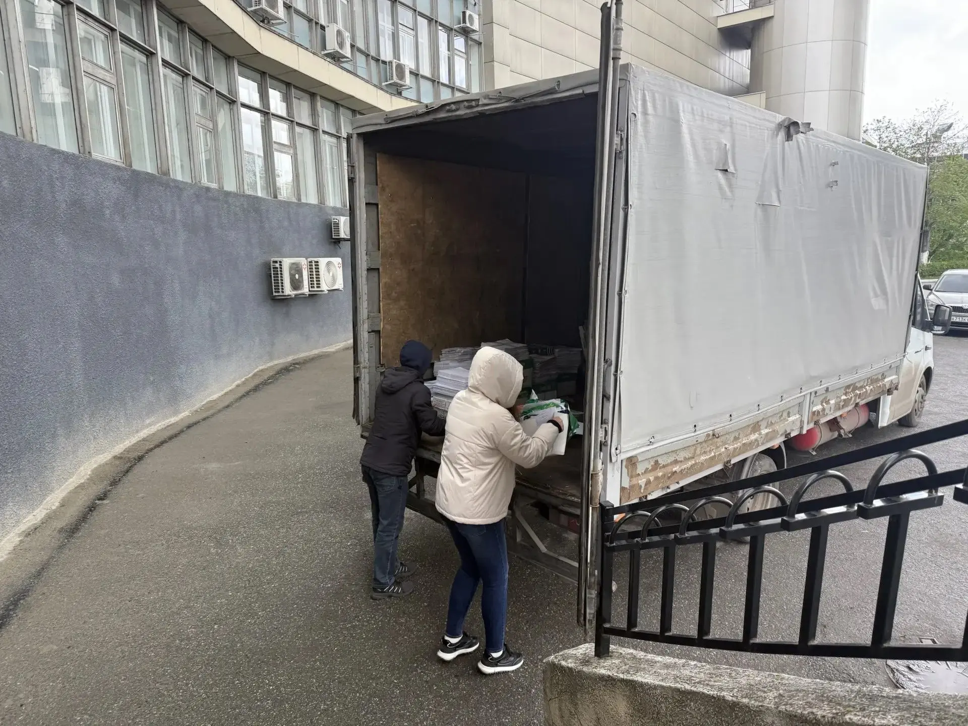 ♻️ С заботой о природе: наши специалисты сдали макулатуру на переработку!
Сегодня сотрудники Комитет