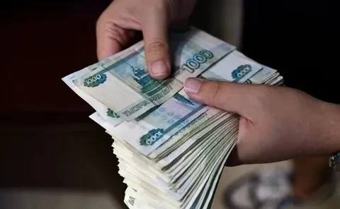 💵 Россияне массово забирают деньги с банковских вкладов, сообщает РБК