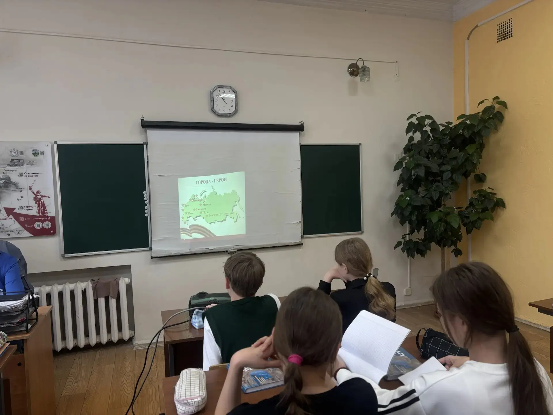 04.05 для учащихся 5 класса был проведен урок на тему: «Города-герои: подвиг живет вечн...
