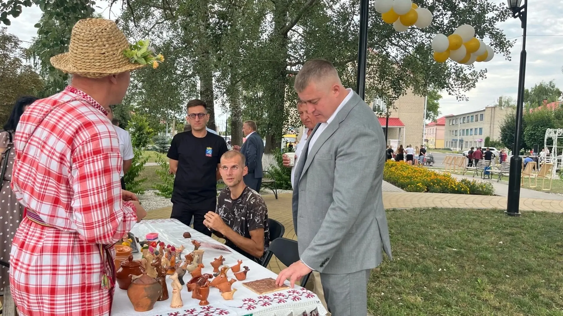 23 августа возле здания районного Дома культуры посёлка Камыши Курского района состоялс...
