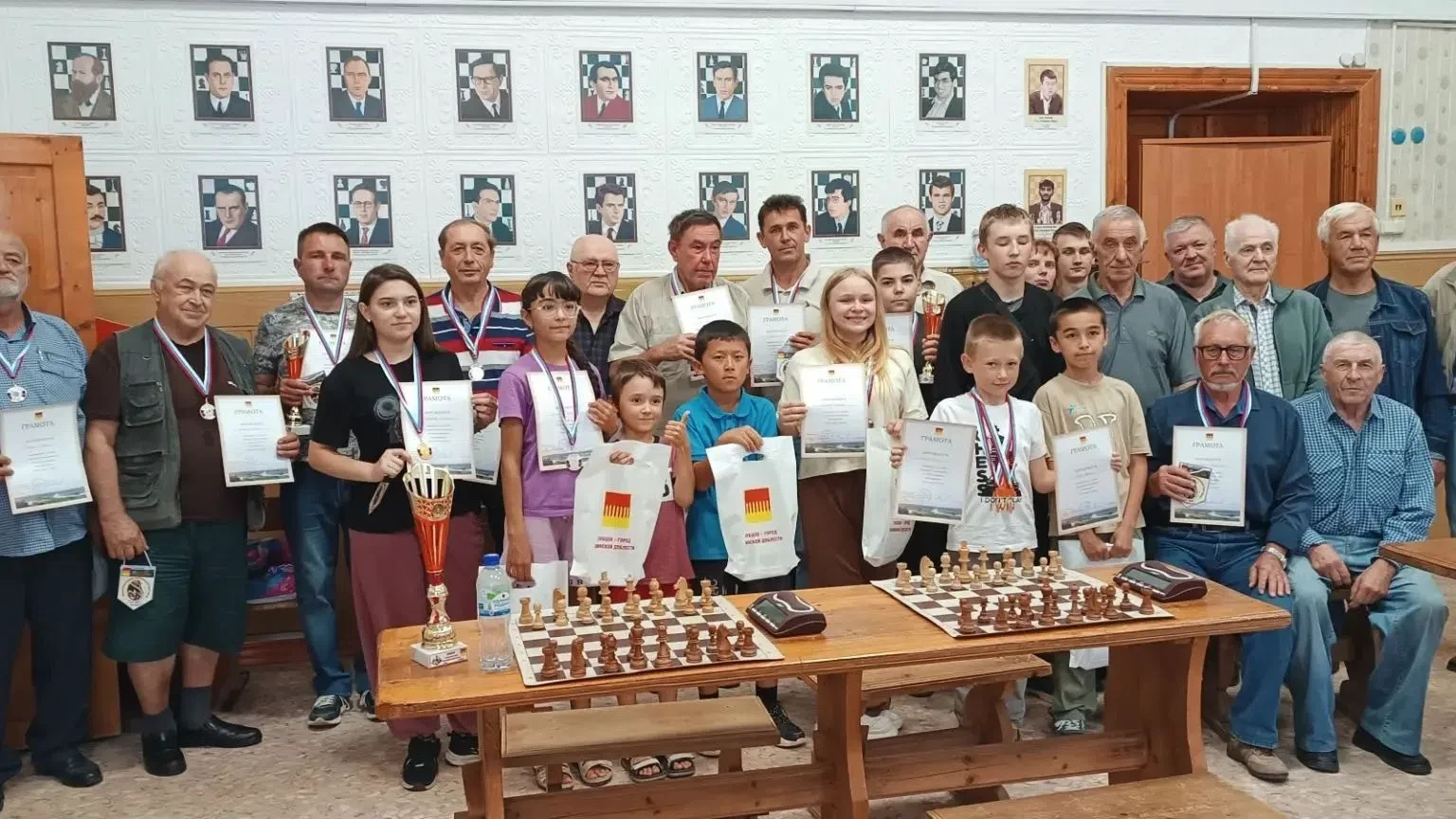 ♟♟♟ В шахматном клубе г. Зубцова состоялся лично-командный турнир, посвящённый Дню города.