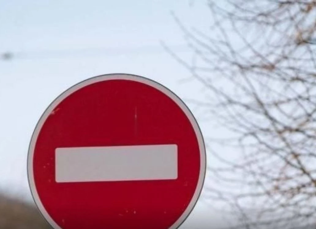 Продлено временное ограничение автомобильного движения по улице 2-й Рабочей.