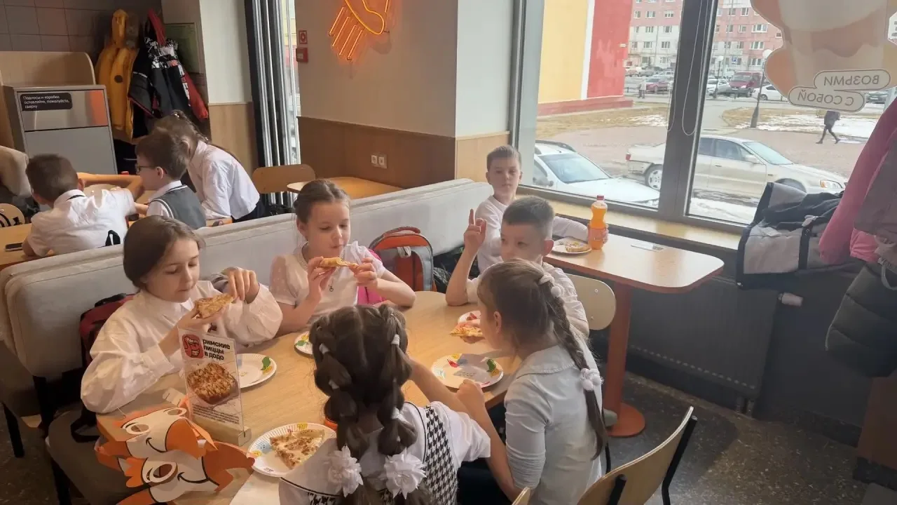 🍕✨ Пицца, друзья и море впечатлений: яркое завершение учебного года! ✨🍕  Учебный год нужно завершать