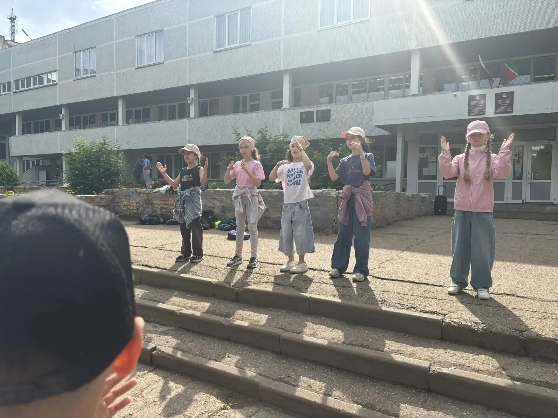 18 июня был посвящён "Дню науки".
✨посетили шоу "Атмосферное давление", на котором поучаствовали в о