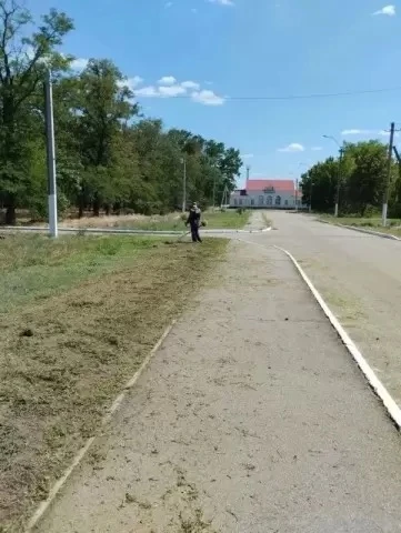 Пока многие спешат по своим делам, коммунальные службы ежедневно занимаются работой, ко...