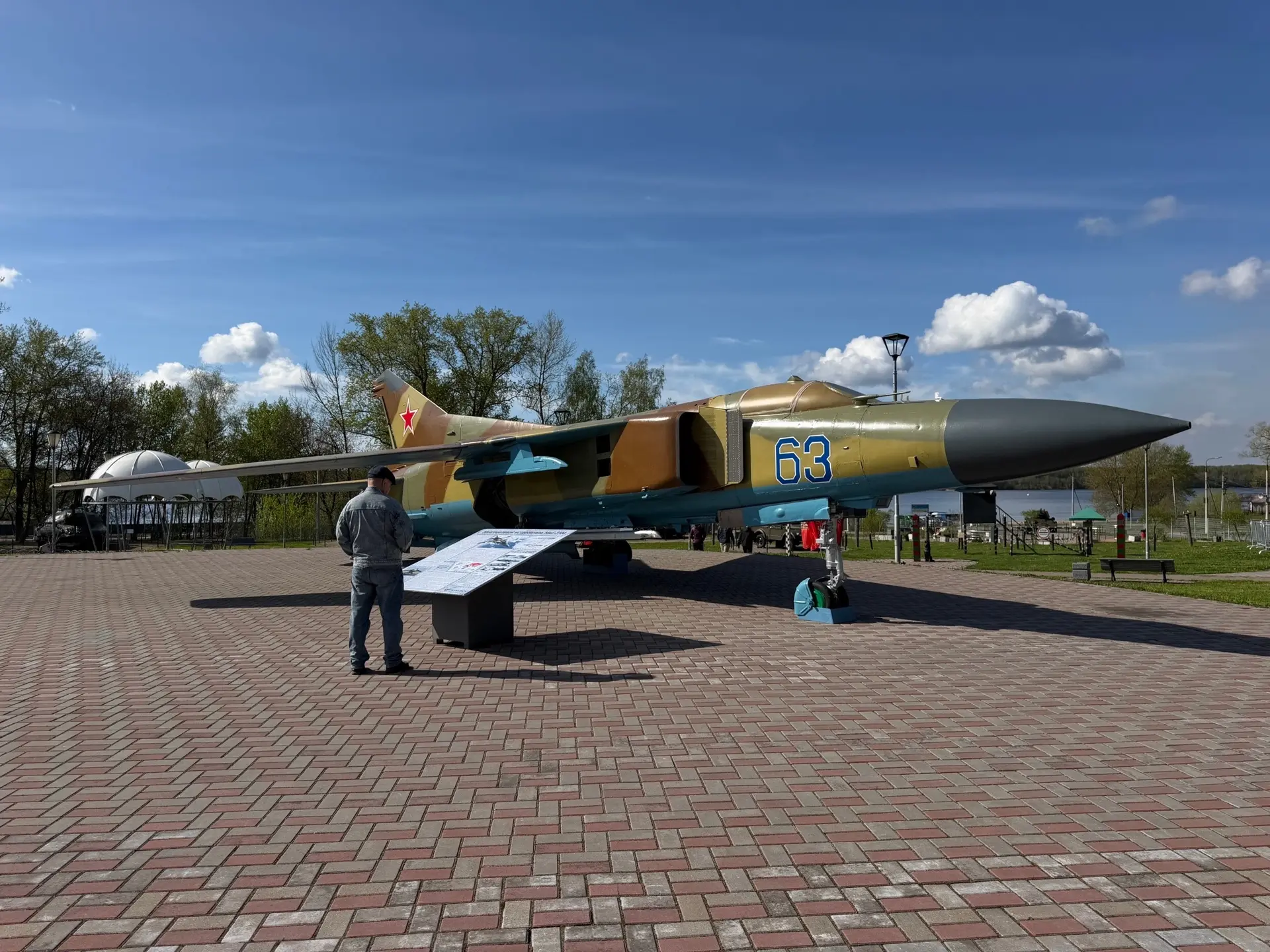 Парк Победы пополнился легендарным истребителем!  ✈️В нашем Парке Победы установили ещё один бесценн