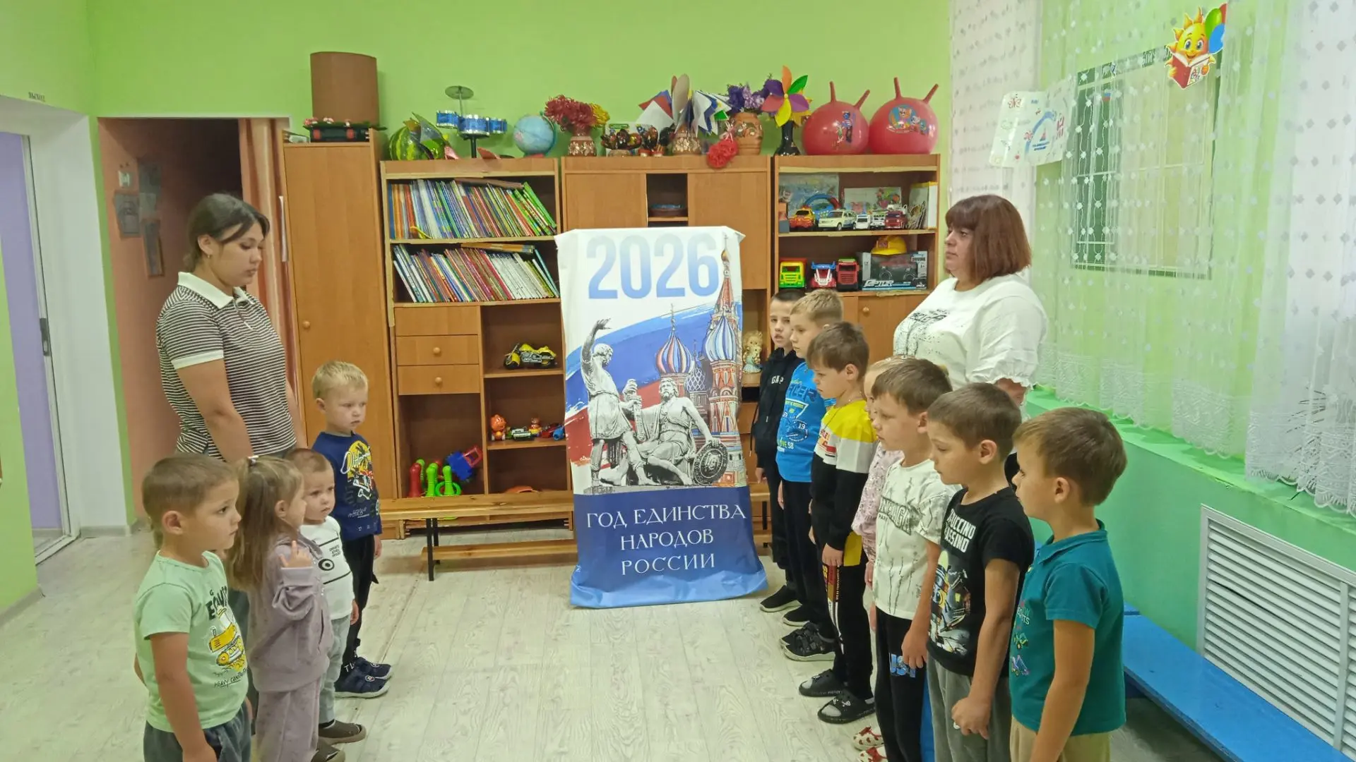 Начало новой недели начинается с прослушивание гимн РФ и ЛНР