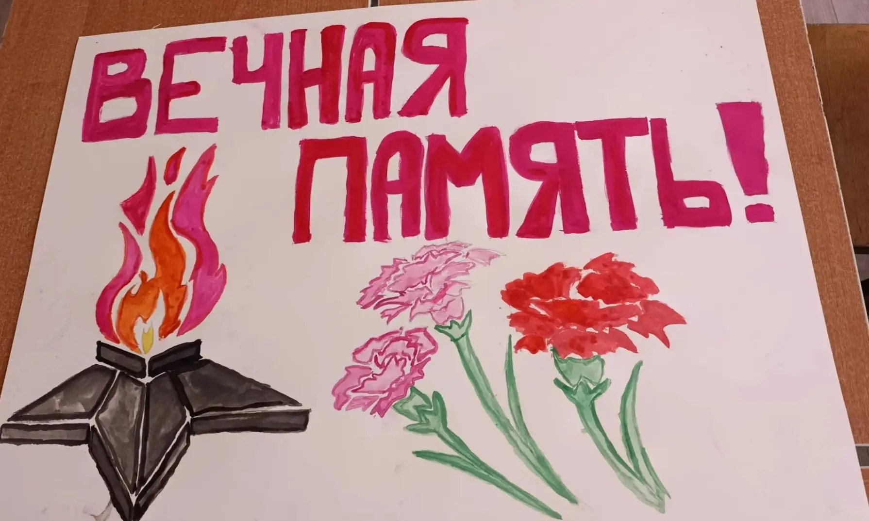 Вчера, 22 июня, в Лицее №11, в летнем лагере "Зеленая планета", прошла  линейка, приуроченная ко Дню